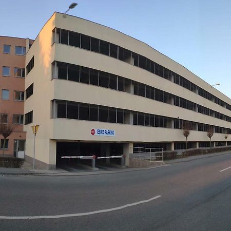 International Aparthotel - Free Parking Cluj-Napoca Buitenkant foto